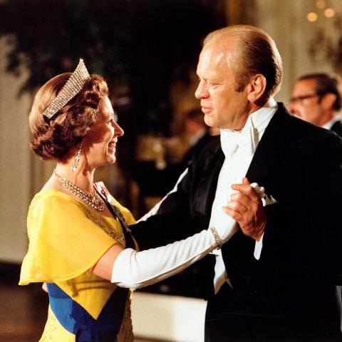 president-ford-and-queen-elizabeth-dance