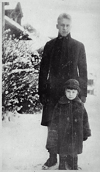 H0022-3. Gerald R. Ford, Jr. and his half-brother Richard A. Ford pose in the front yard of 649 Union Avenue, SE, Grand Rapids, MI. 1927.