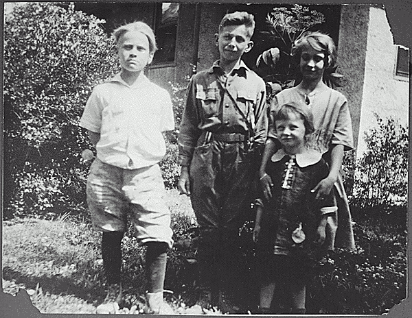 H0024-4. Gerald R. Ford, Jr. poses with his cousins Gardner and Adele James and half-brother Tom Ford. 1924.