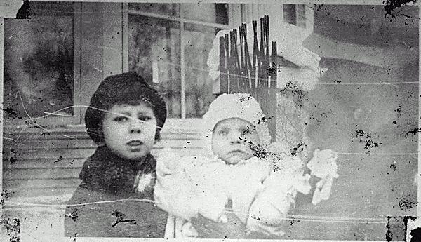 H0029-3. Mrs. Gerald R. Ford, Sr. holds infant Richard Ford while Thomas Ford sits close by. 1924.