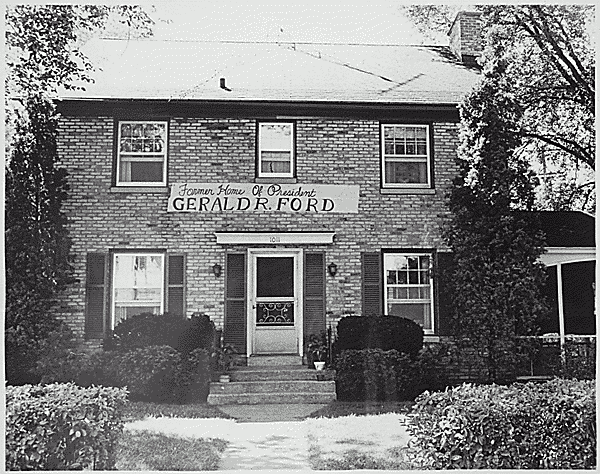 H0032-3. 1011 Santa Cruz Drive, East Grand Rapids, MI. 1974. 