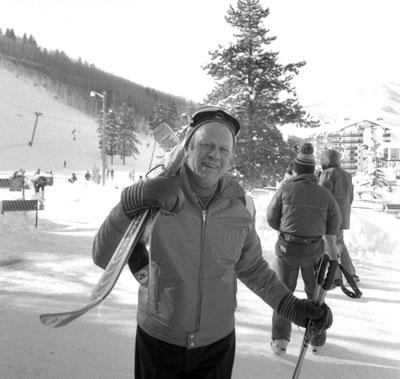 A2612-24. President Ford skis on Vail Mountain during a presidential Christmas vacation trip to Vail, Colorado.  ca  December 27, 1974. 