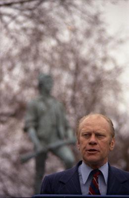 A4125-25A. As part of the inauguration of the nation’s Bicentennial, President Ford speaks at a Patriot’s Day ceremony on Lexington Green.  Lexington, Massachusetts.  April 19, 1975.