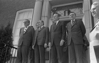 A5724-25. Henry Kissinger, Leonid Brezhnev, President Ford, and Andrei Gromyko outside the American Embassy.  July 30, 1975