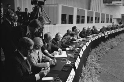 A5764-10A. President Ford signs the Final Act of the Conference on Security and Cooperation in Europe as it is passed among European leaders for signature in Finlandia Hall.  August 1, 1975. 