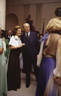A7055-20. President and First Lady Betty Ford pause on the dance floor at a White House state dinner in honor of Egyptian President and Mrs. Anwar Sadat. October 27, 1975.