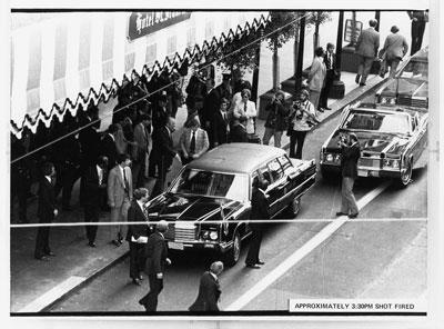 AV89-26-13. Photograph taken outside the St. Francis Hotel at about the exact time Sara Jane Moore attempted to assassinate President Gerald R. Ford.  September 22, 1975. 