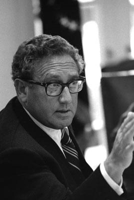 B0255-19A. Secretary of State Henry Kissinger makes a point at a meeting discussing the situation in Lebanon.  June 17, 1976. 