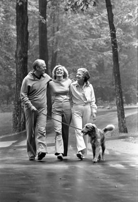 B0986-19 - President and Mrs. Ford with Susan and Liberty at Camp David. August 7, 1976.