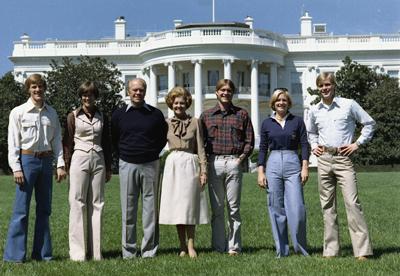 B1368-20A - Mike, Gayle, President Ford, Mrs. Ford, Jack, Susan, and Steve on the South Lawn of the White House. September 6, 1976.