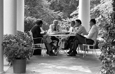B1376-09. President Ford meets with his advisers to discuss the 1978 Budget of the United States. September 4, 1976.