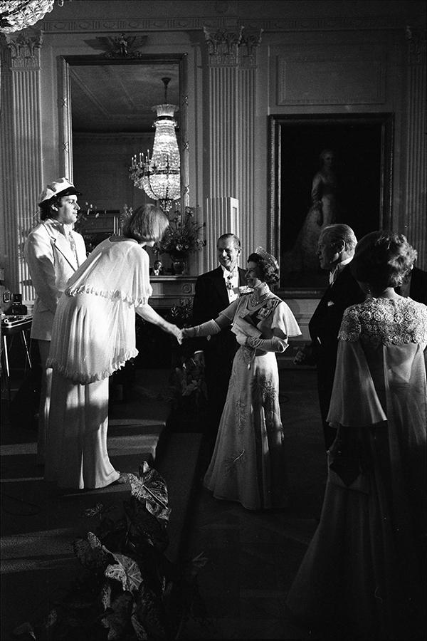 B0592-14A. Queen Elizabeth II greets Toni Tennille of The Captain and Tennille following their performance in the East Room during a state dinner honoring Her Majesty. July 7, 1976.
