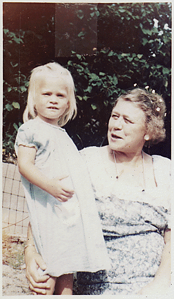 H0001-1. Dorothy Gardner Ford with Susan Ford. August 1959.