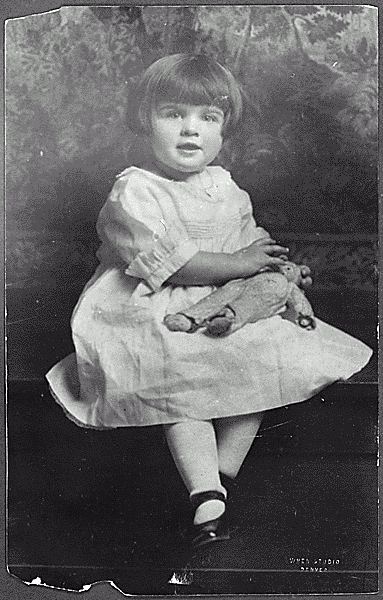 H0004-4. Betty Bloomer, age 3. April 1921.