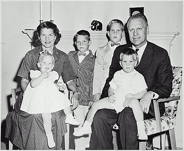  H0007-1. The Ford family poses in front of the fireplace at 514 Crown View Drive, Alexandria, VA. 1959.