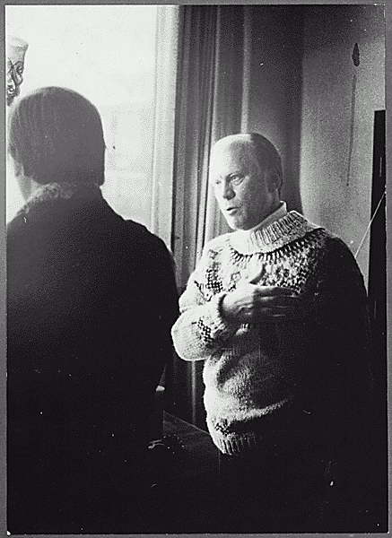 H0012-4. Representative Gerald R. Ford talking to an unidentified man. 1972.