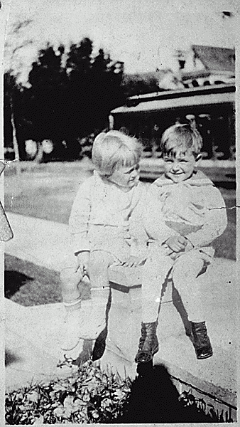 H0017-3. Gerald R. Ford, Jr. with Billy Young in St. Petersburg, FL. 1916.