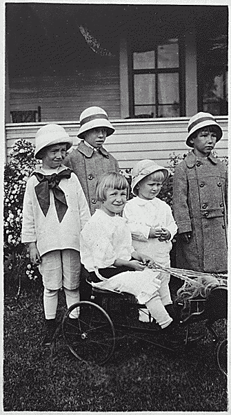 H0021-2. Gerald R. Ford, Jr. (then known as Leslie Lynch King, Jr.) poses with his cousins Gardner and Adele James and two unidentified girls.