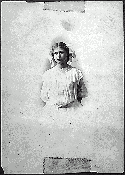 H0022-2. Dorothy Ayer Gardner. 1910.