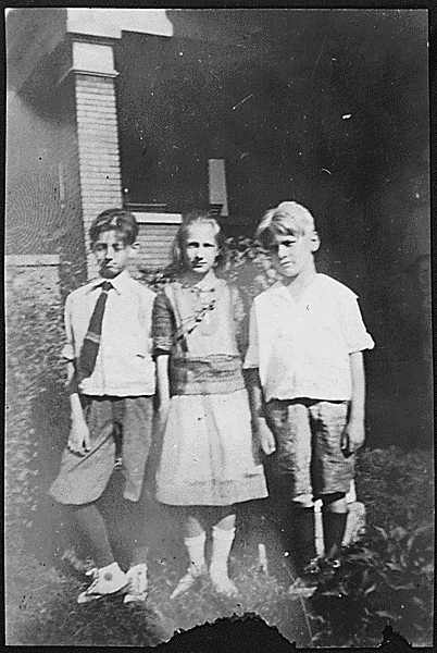 H0026-2. Gerald R. Ford, Jr. poses with his cousins Gardner and Adele James on the front lawn of an unidentified house. 1923.