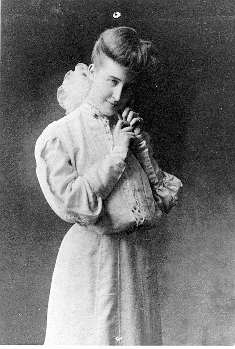 H0067-9. Wedding portrait of Hortense Neahr Bloomer. Nov. 9, 1904.