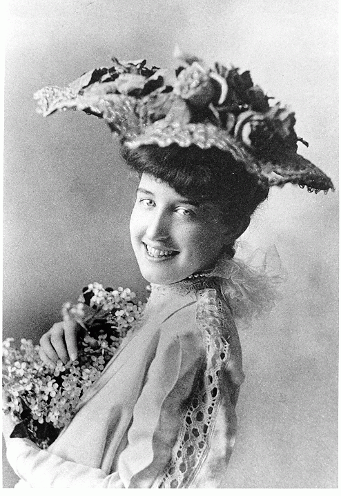 H0067-10. Wedding portrait of Hortense Neahr Bloomer. Nov. 9, 1904.