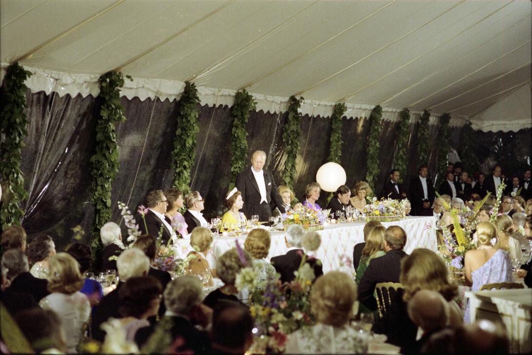 president-ford-toasts-queen-elizabeth