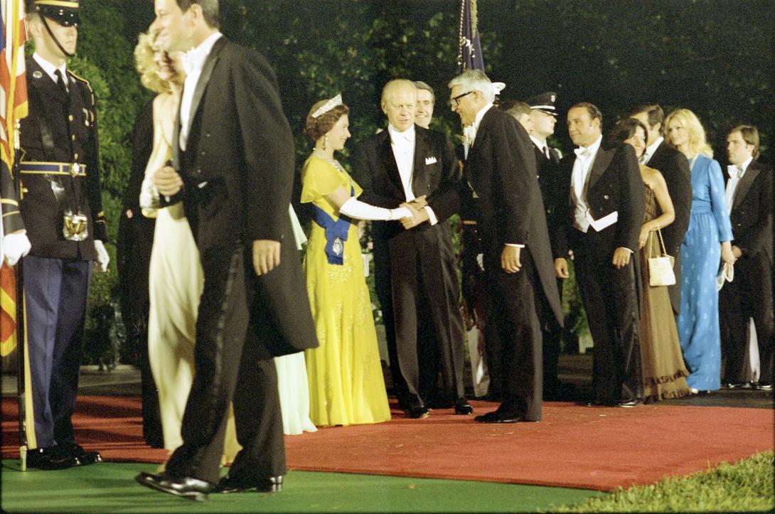 queen-elizabeth-in-the receiving-line-prior-to-the-dinner